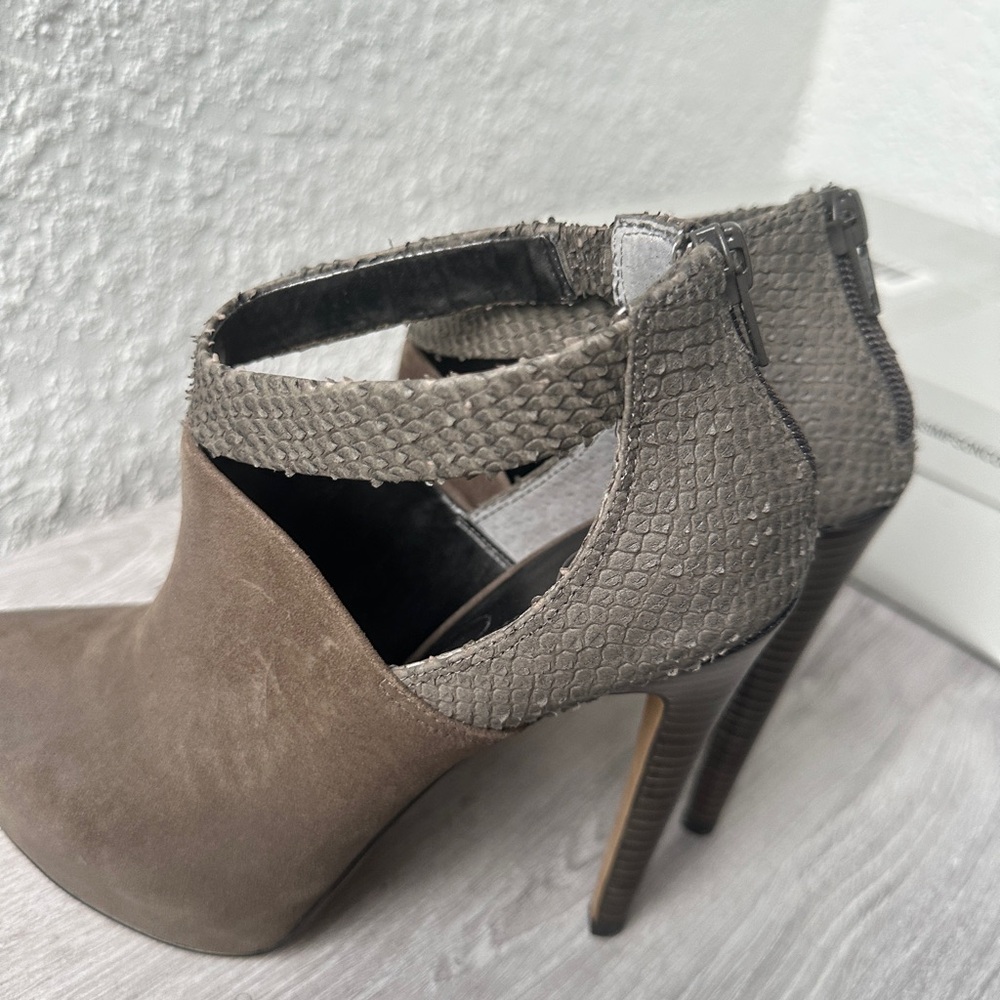 Jessica Simpson JS-Fionna Grey Leather Cutout Booties Heels Size 6.5M - Picture 13 of 14